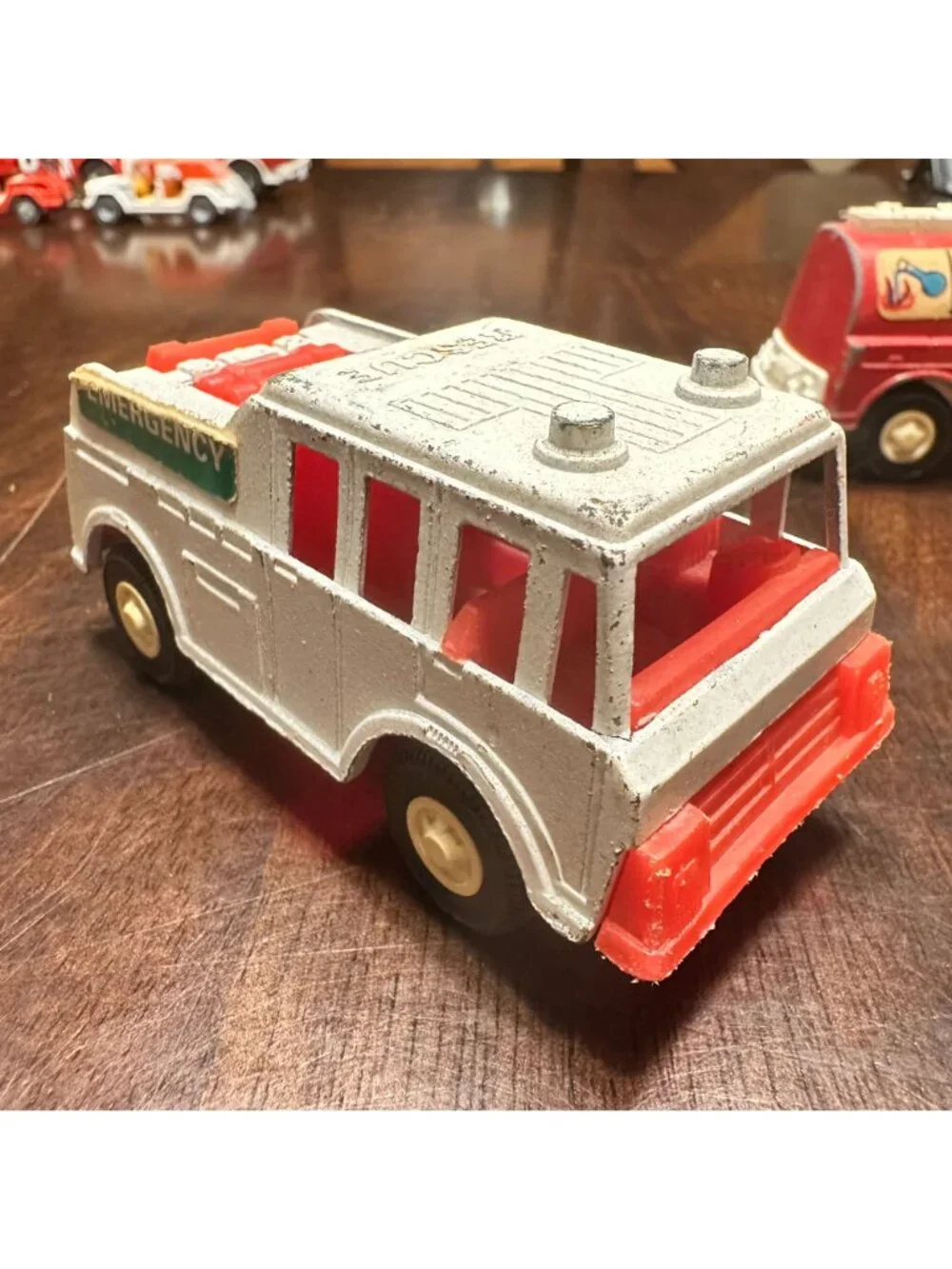 Lot of 5 Vintage TootsieToy Metal & Plastic Die Cast Vehicles